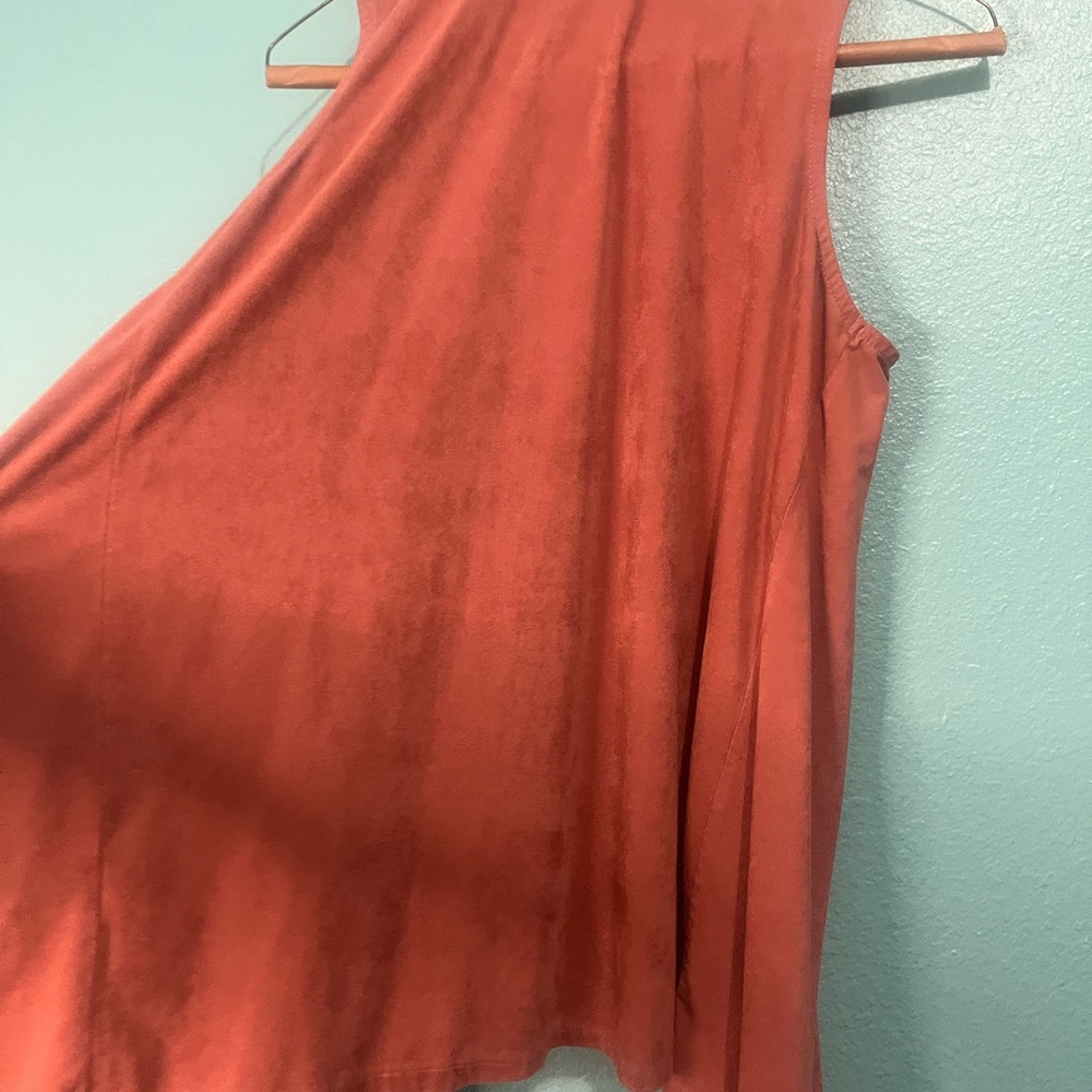 Sleeveless Floaty Tank Top - Rust Red